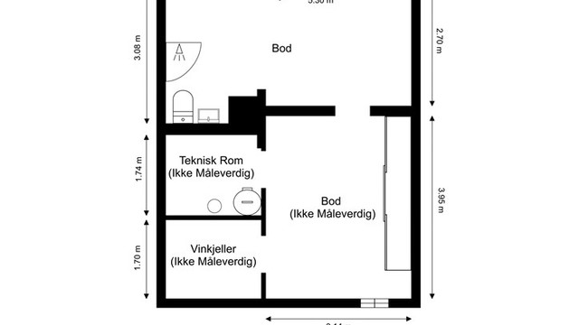 Kjelleretasjen er en praktisk del av boligen som består av flere boder med god lagringskapasitet.