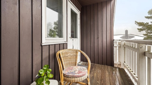 Overbygget sydøstvendt balkong på 5 kvm.