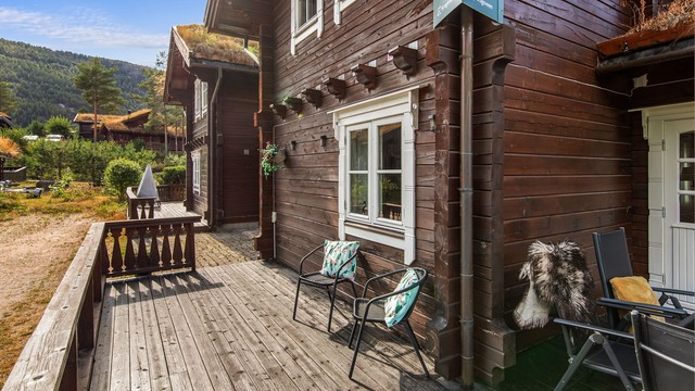 Gode parkeringsmuligheter på felles område ved hytta.