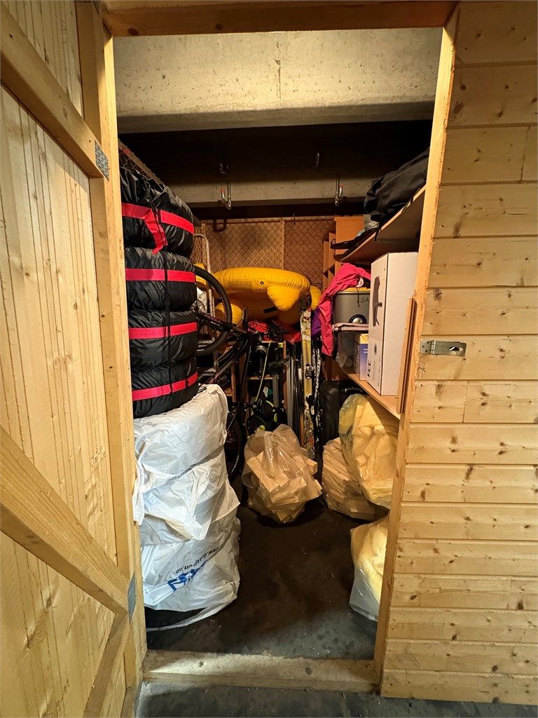 Selgers bilde av boden ved garasjen