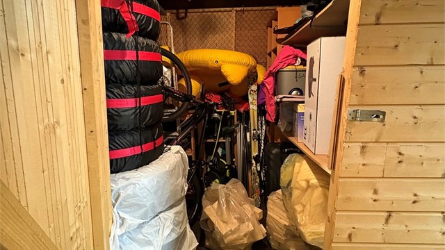 Selgers bilde av boden ved garasjen