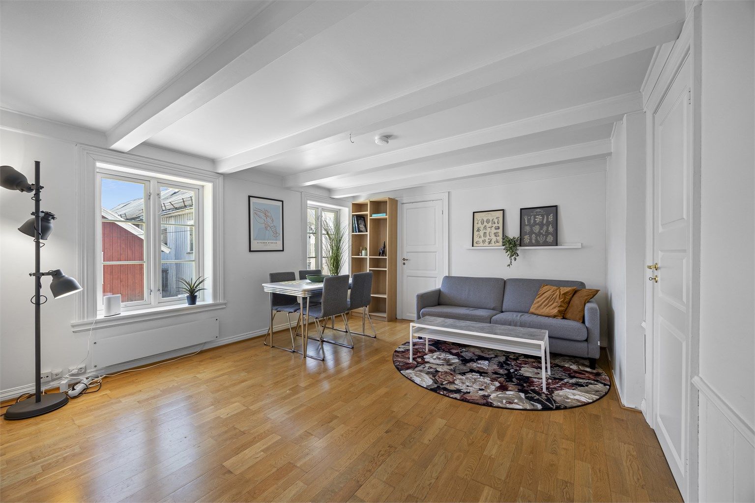 Leiligheten inneholder stue, kjøkken, bad, gang og to soverom