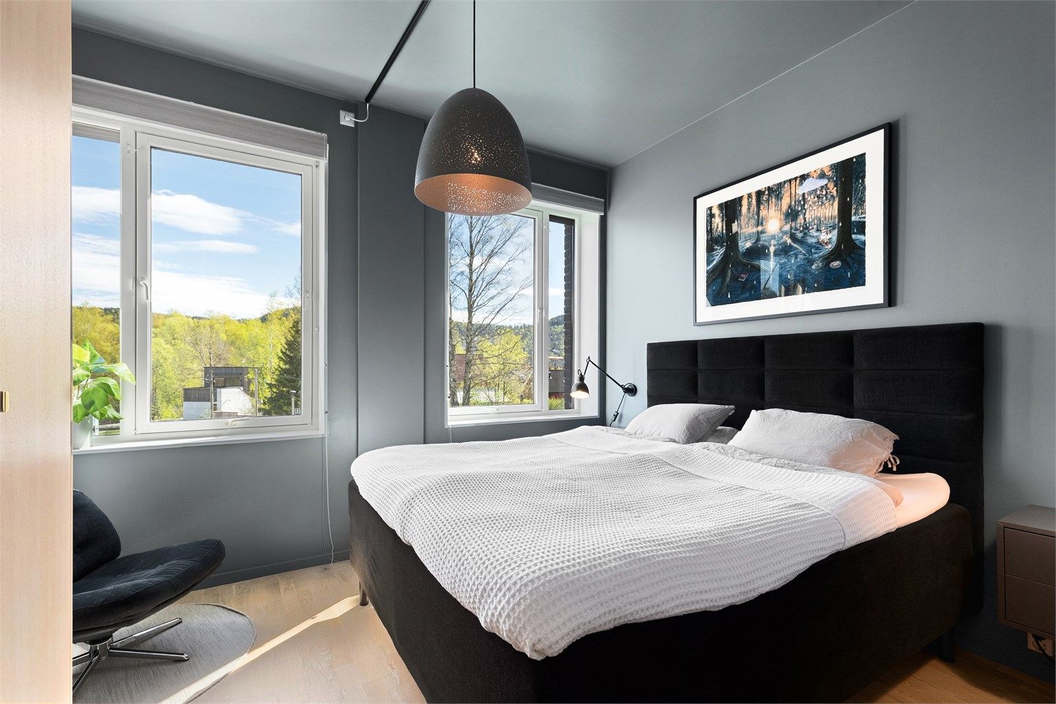 Hovedsoverommet har god størrelse, med god plass til dobbeltseng med nattbord