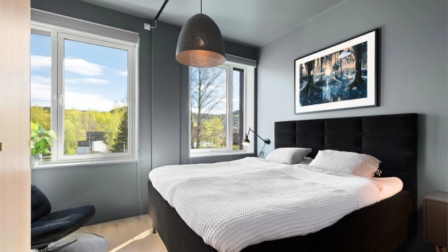 Hovedsoverommet har god størrelse, med god plass til dobbeltseng med nattbord