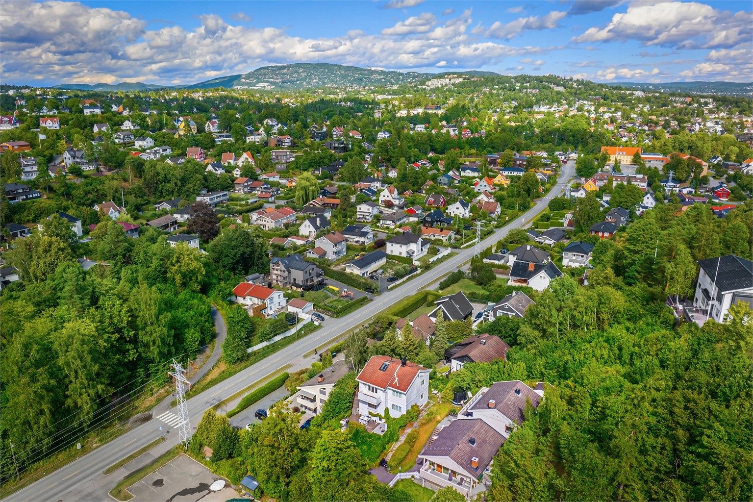 Jar er et attraktivt og barnevennlig område med flere skoler og barnehager.