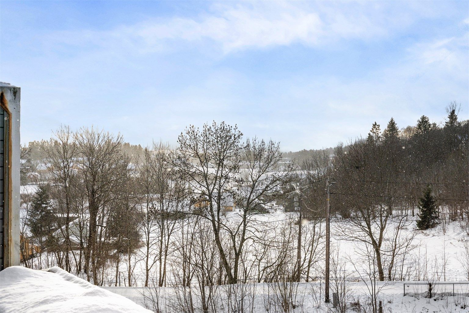 Gjennomgående og romslig 3-roms toppleilighet med 2 balkonger, sol og utsikt