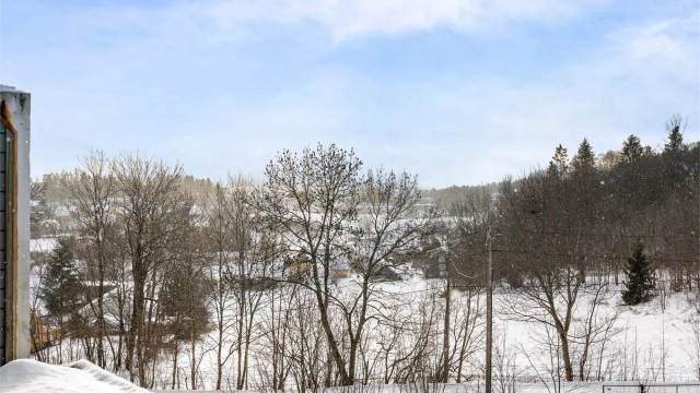 Gjennomgående og romslig 3-roms toppleilighet med 2 balkonger, sol og utsikt