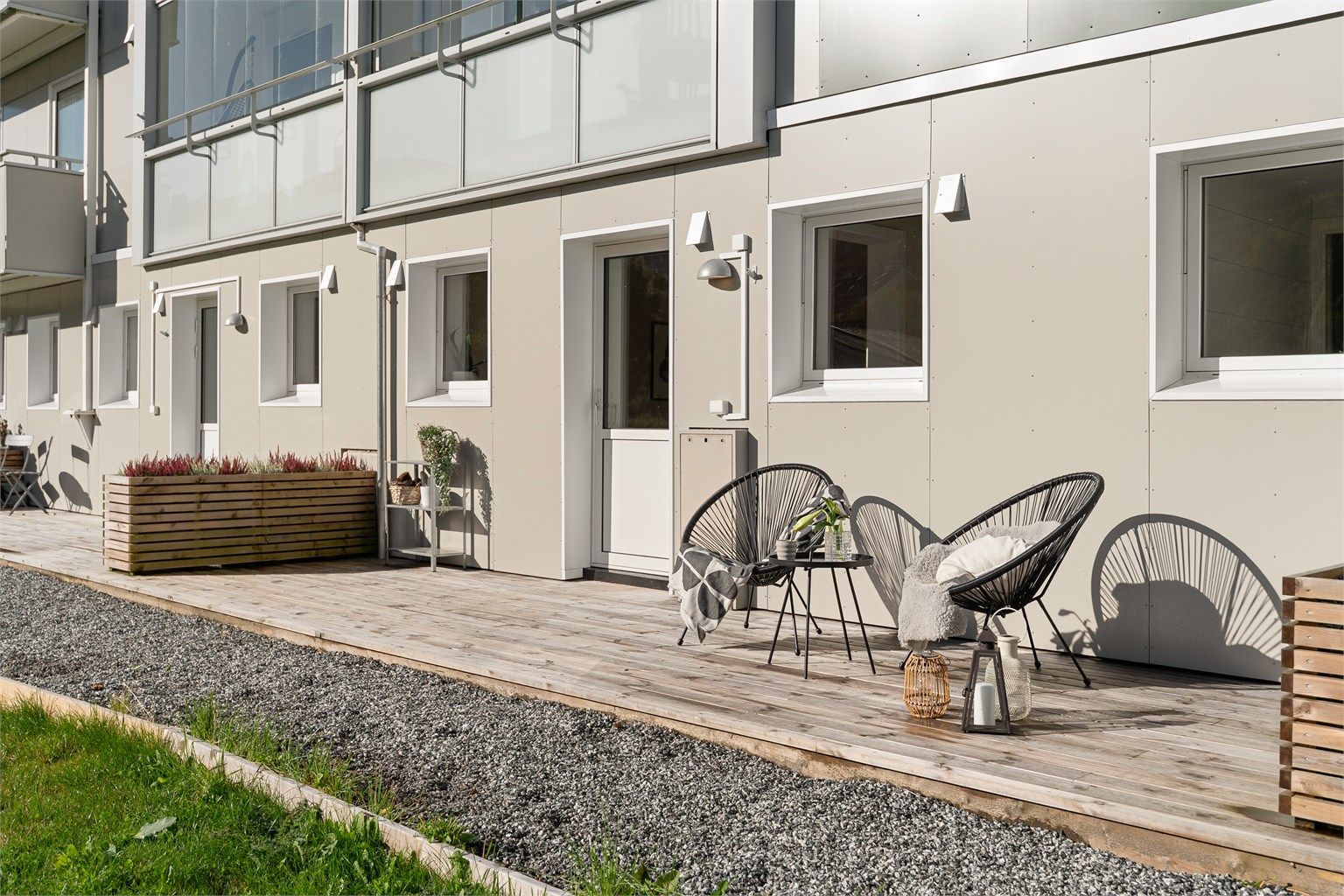 Perfekt førstegangskjøp med en meget sentral beliggenhet. Boligen har blant annet varmtvann inkludert i felleskostnadene og en deilig markterrasse