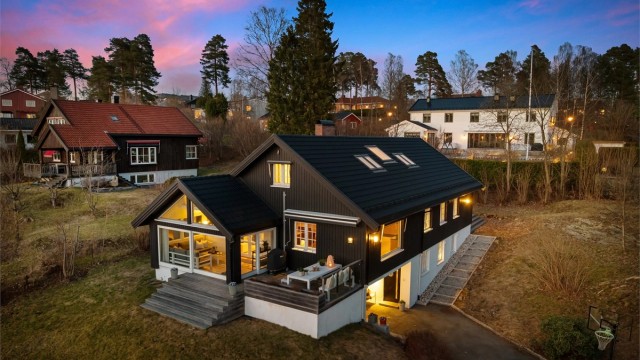 Velkommen til Konglefaret 32 på Eiksmarka - Presentert av Eiendomsmegler / Partner Ola Wee Ahlstrand v/Krogsveen Bærum