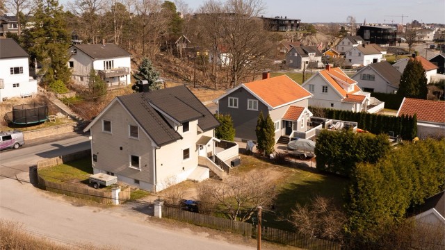 Granliveien 9 presenteres av Kenneth Graarud Olsen i Krogsveen.
Fotograf; Kristoffer Kristiansen.