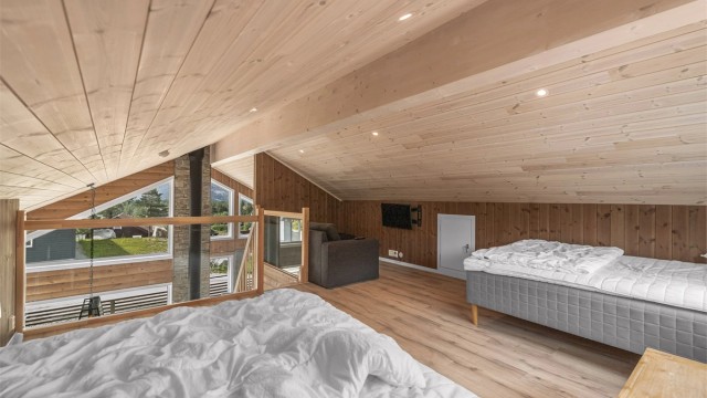 Hemsen er innredet med både salong og flere sengeplasser (ikke godkjent til varig opphold)