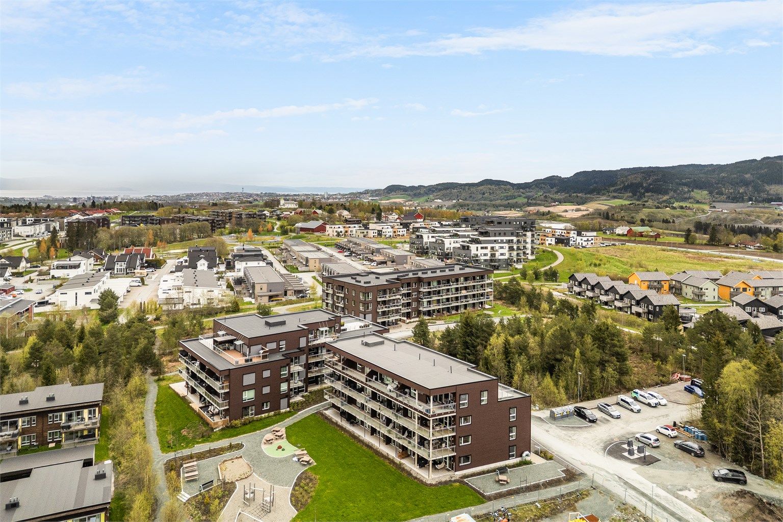 Velkommen til Hårstad Mindes veg 12 - en moderne og lettstelt 2-roms leilighet fra 2022