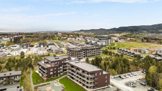 Velkommen til Hårstad Mindes veg 12 - en moderne og lettstelt 2-roms leilighet fra 2022