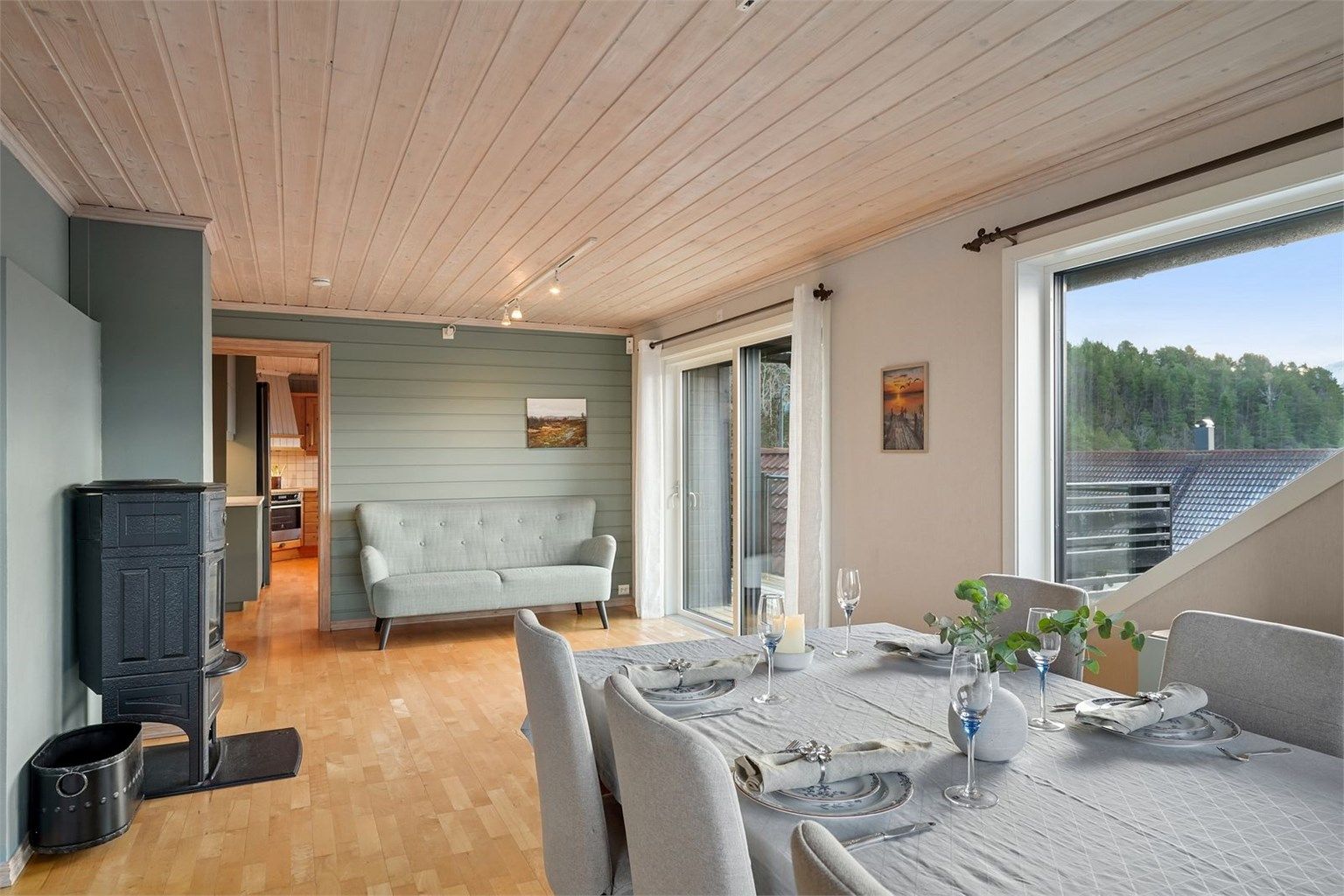 Fra stue mot kjøkken