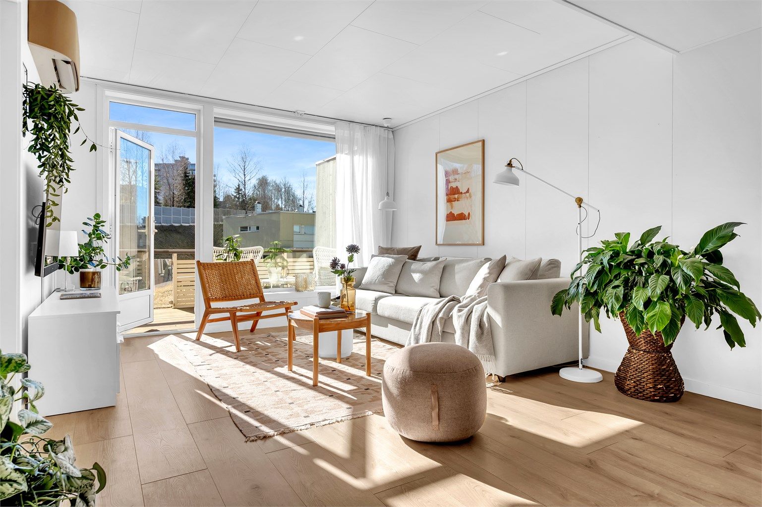 Velkommen til stilig 3-roms i toppetasjen i Haugerudhagan 82!