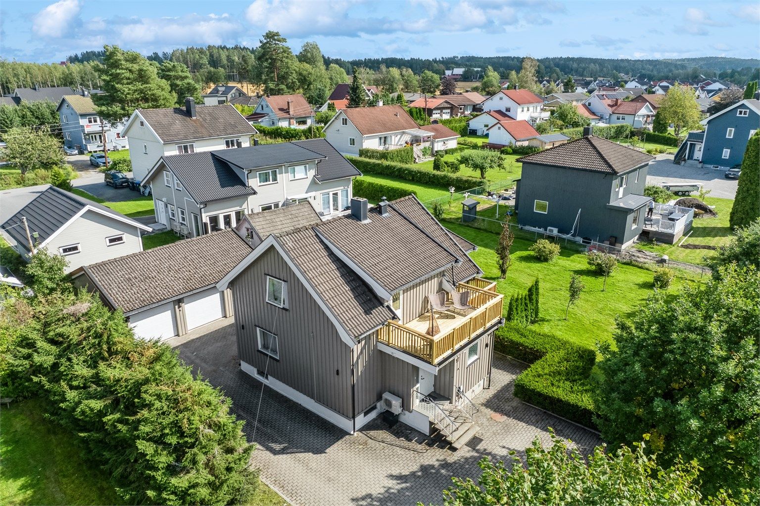 I tilknytning til garasjen er det en sportsbod