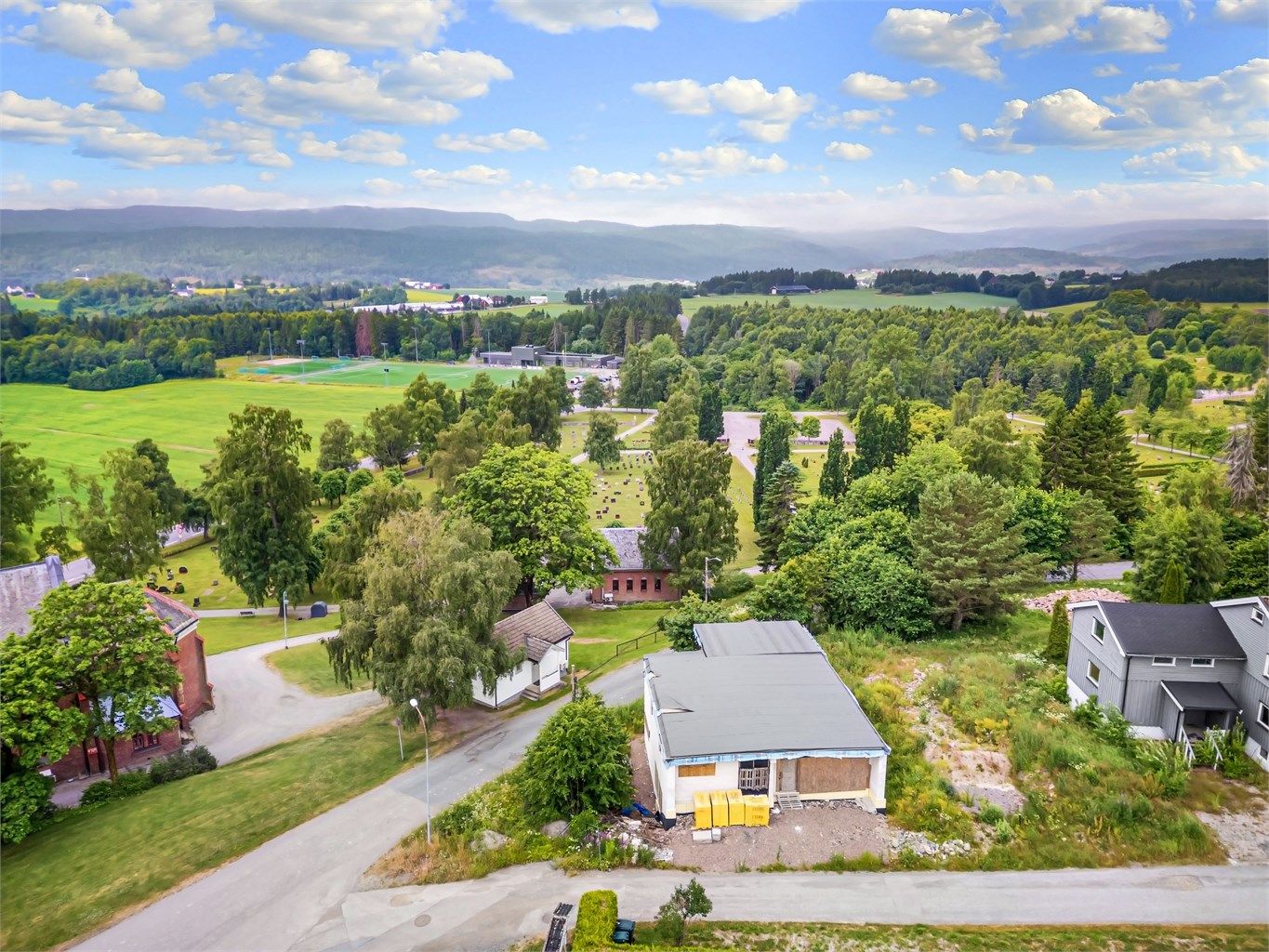 Skoger skole for 1. til 7. trinn er også i gangavstand.