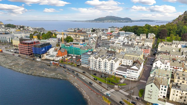Dronebilde mot bygården.