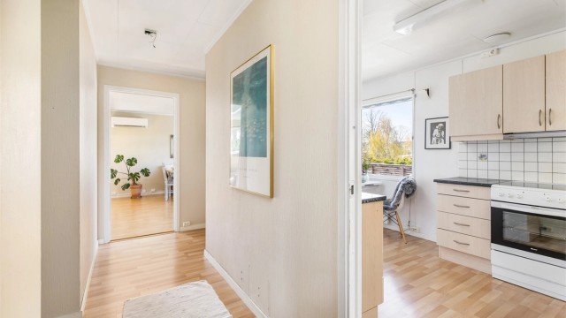 Dørblad kan enkelt monteres på eksisterende karm mellom gangen og stuen, om det er ønskelig å begrense lyd fra stuen til soverommene.