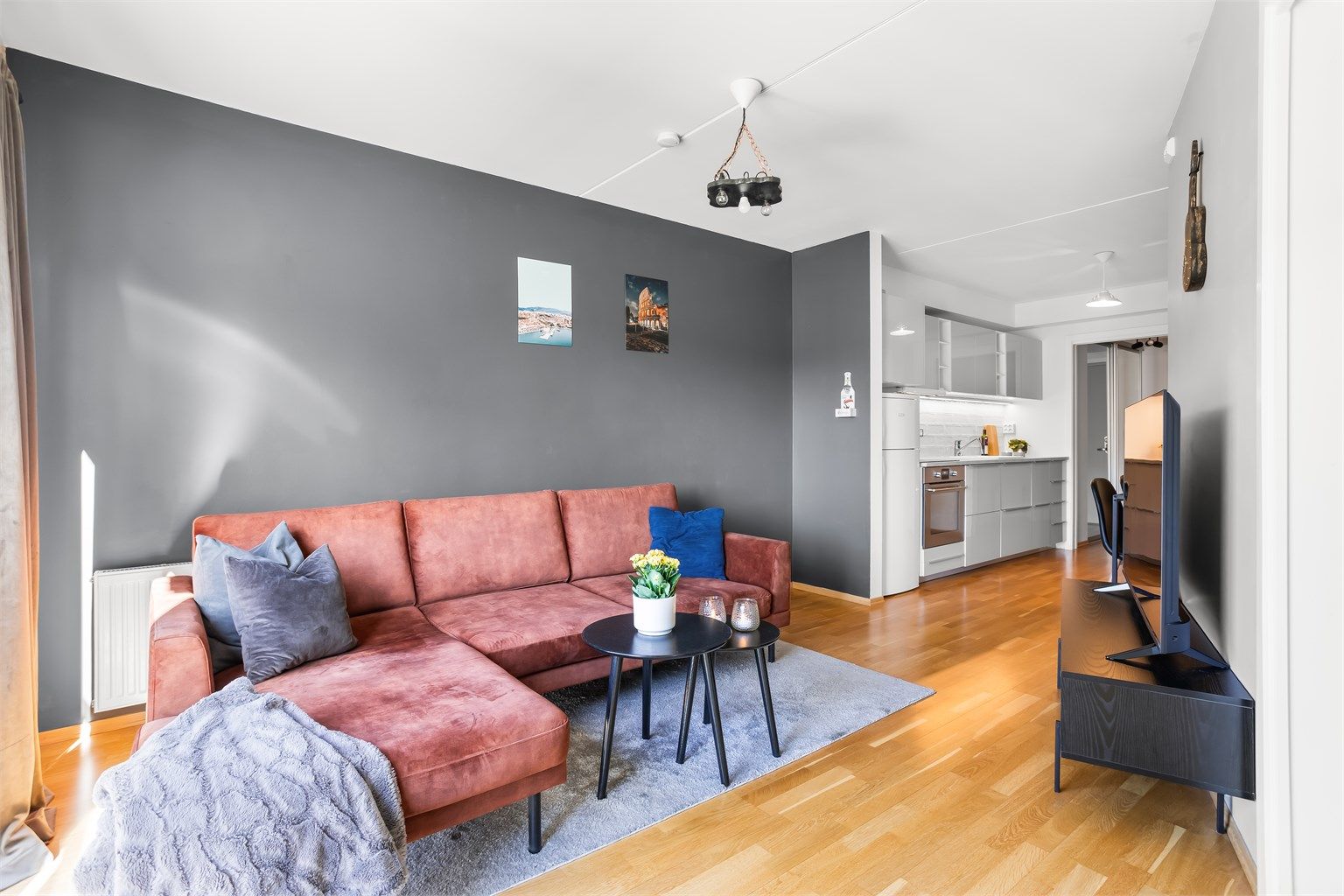 Eiendomsmegler Krogsveen v. Frida Tørrishaug har gleden av å ønske velkommen til Høvlerigata 2! 