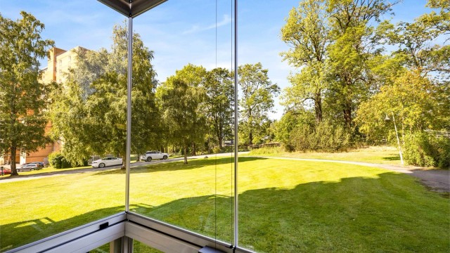 Utsikt over fine grøntområder. Borettslaget har og felles takterrasse