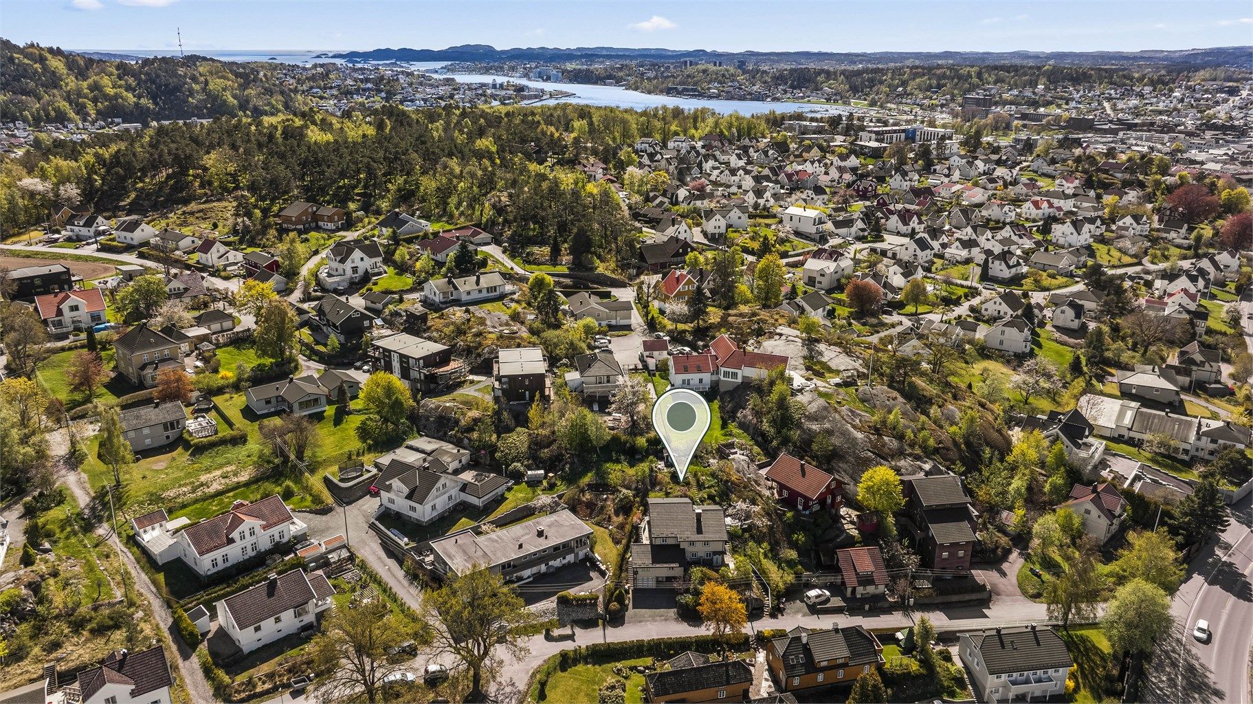 En sjelden kombinasjon av urbane kvaliteter og naturnær beliggenhet.