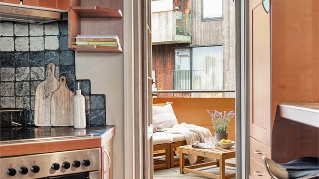 Fra kjøkkenet er det direkte utgang til balkongen.