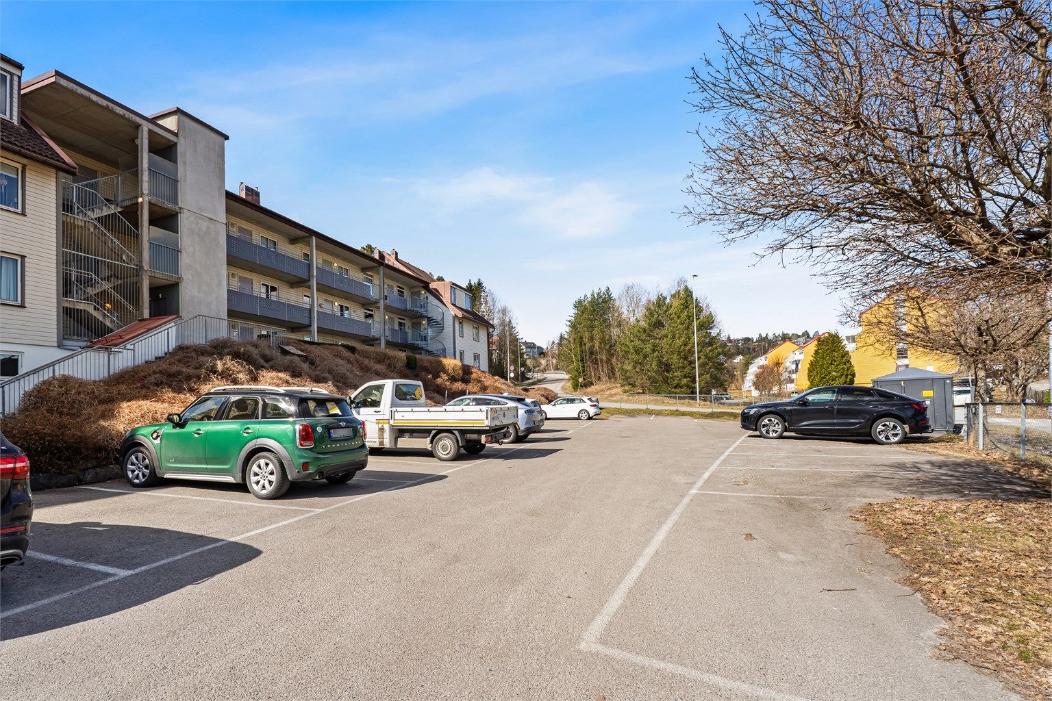 Sameiet Flåtestadveien 7-9 har godt med gjesteparkeringsplasser på egen tomt
