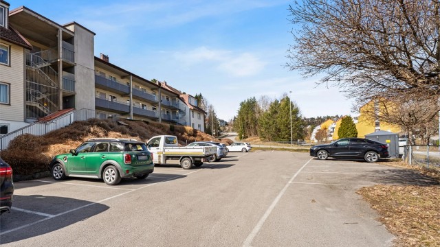 Sameiet Flåtestadveien 7-9 har godt med gjesteparkeringsplasser på egen tomt