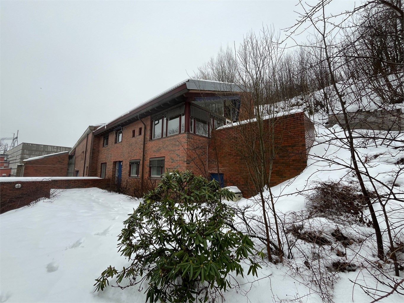 Velkommen til hyggelig og pent oppusset bolig i Hamang Terrasse med egen hage 