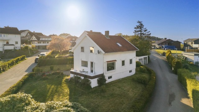 Velkommen til Rokkahaugen 1- en eiendom med mange muligheter.