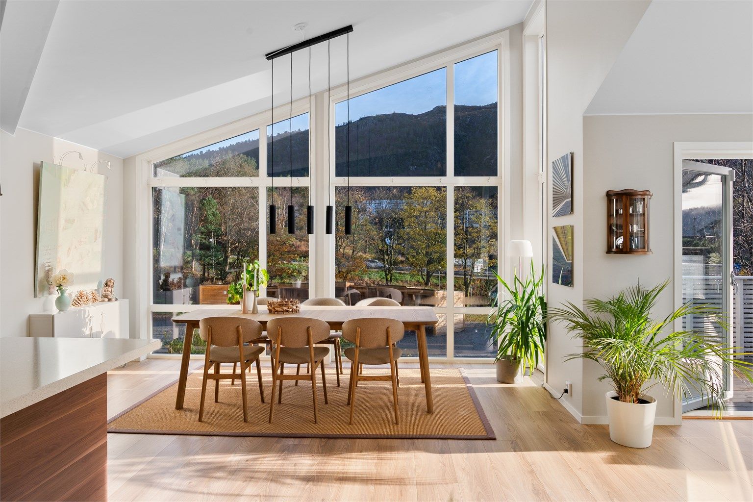 - En nydelig enebolig i meget familievennlig nabolag -