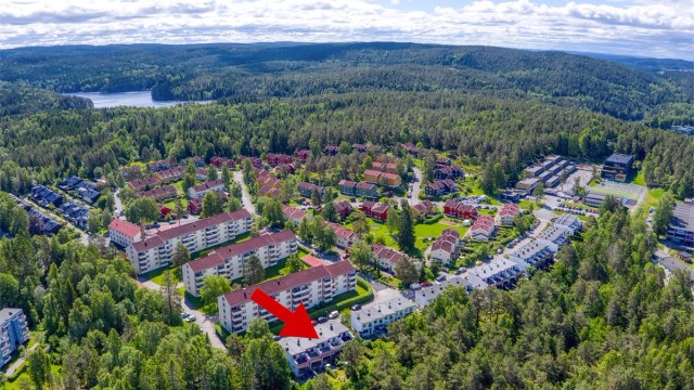 Beliggenheten på Bøler er tilbaketrukket og barnevennlig, med kort gangavstand til T-bane, butikker, barnehager og skoler.