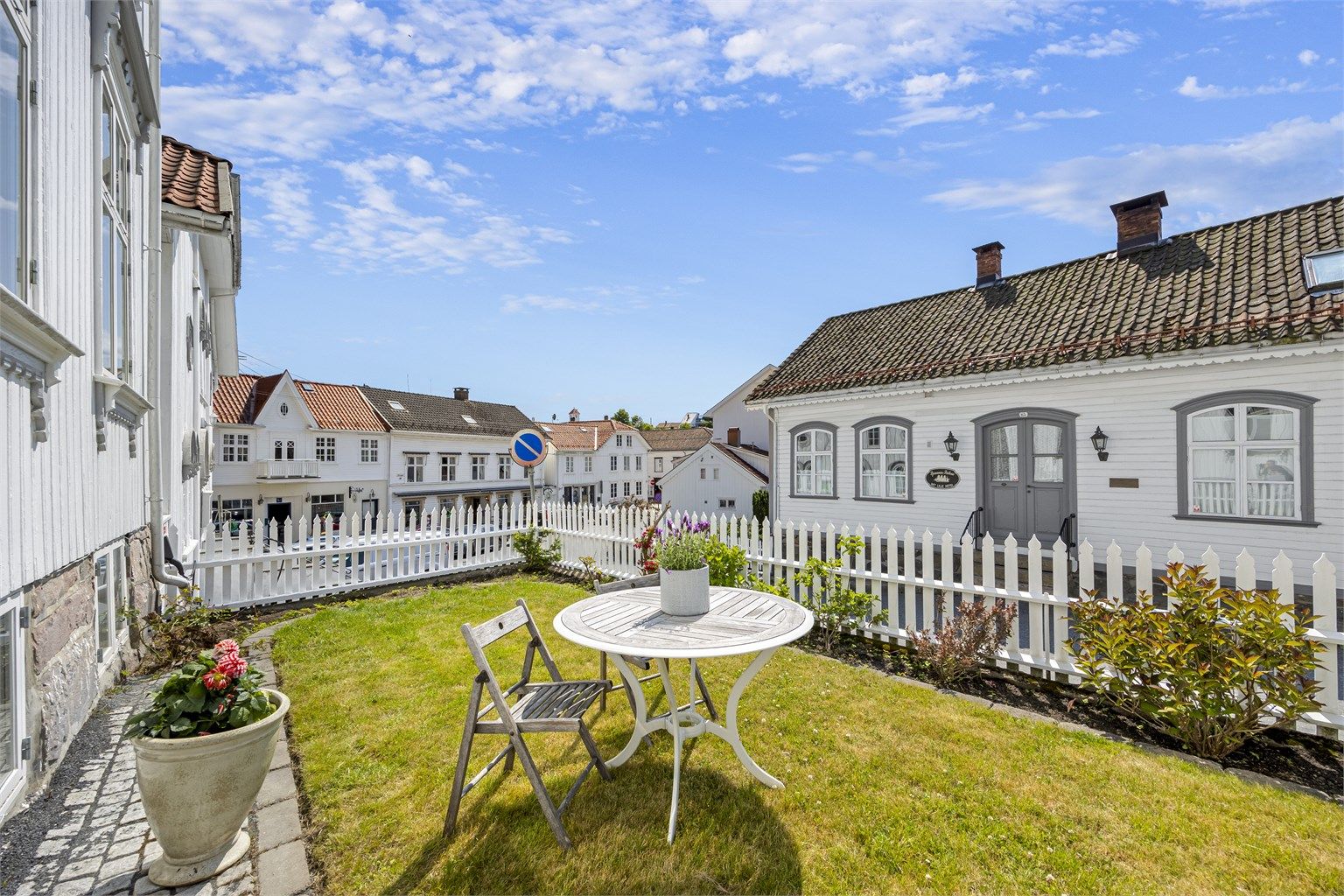 Fantastisk sentrumsbeliggenhet i Risør- kort vei til det meste!