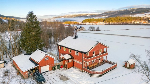 Stor enebolig på romslig tomt i rolig og trivelig nabolag.
Foto: Harald Wanvik v/Interiørfoto