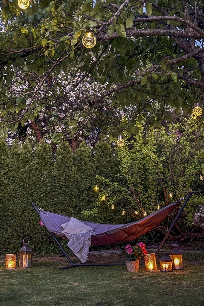 Selgers stemningsbilder fra hagen. Sommerbilder tatt i 2025 for å illustrere hvordan eiendommen ser ut på sommeren.