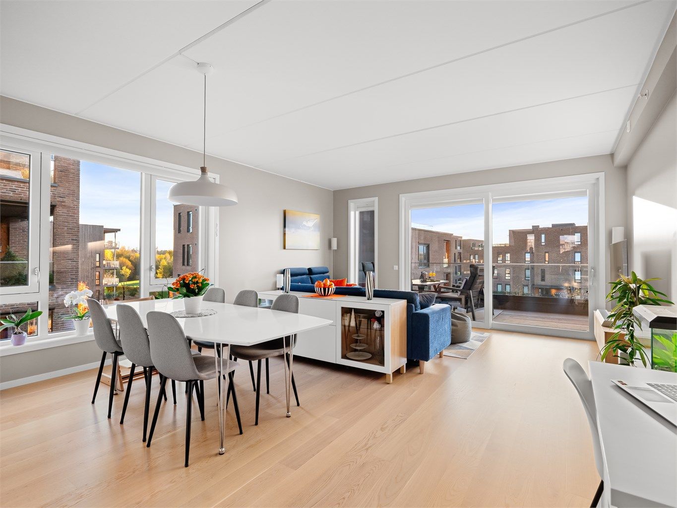 Det er vannbåren varme og balansert ventilasjon