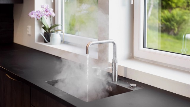Quooker - den kokende vannkran gir deg 100 °C kokende vann på ett sekund. En trygg, tidsbesparende og funksjonell del av det moderne kjøkken.