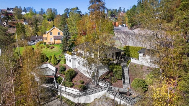Her bor du med nærhet til både fjorden og marka, med turstier i Brannfjell og Ekebergskogen.