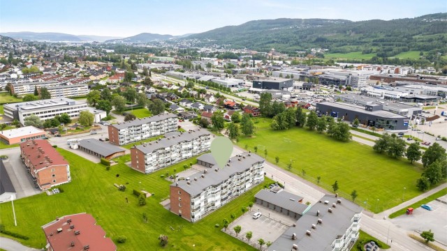 Leiligheten ligger i et veletablert borettslag med store, grønne fellesarealer og nærhet til både servicetilbud samt marka.
Foto: Stine Prøitz Jørgensen