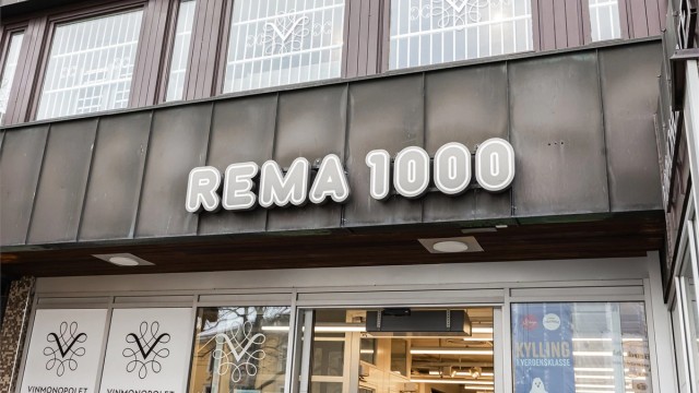 Rema1000 og Vinmonopol i gåavstand fra leiligheten.