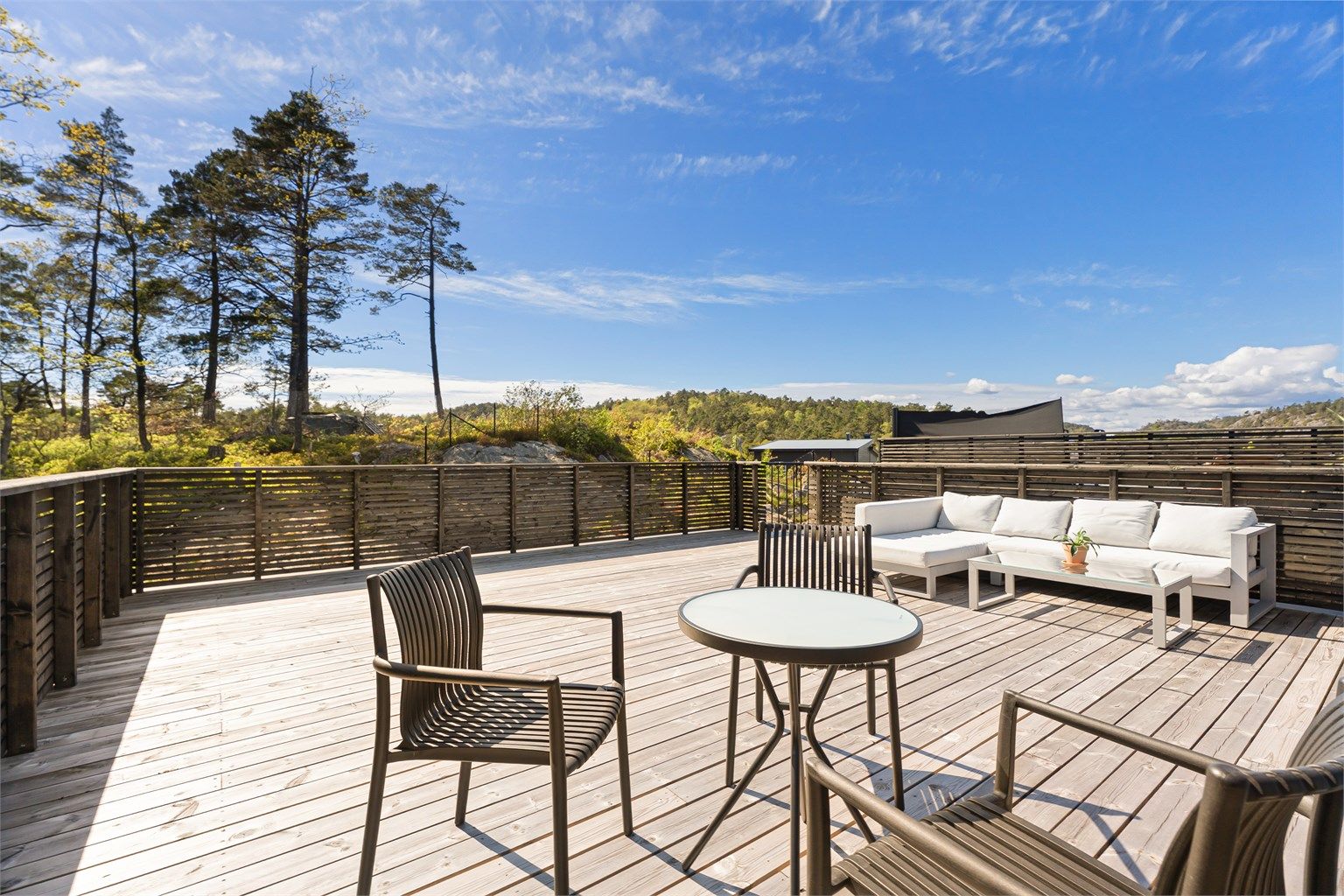 Takterrasse med plass til det meste av utemøbler, Pergola, utekjøkken eller selvdyrking urter?