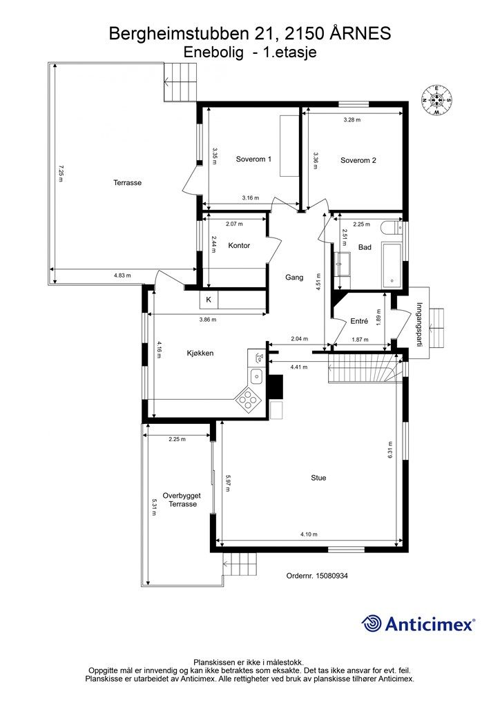 Første etasje har en sosial sone med stue og kjøkken, samt bad, kontor og to soverom.