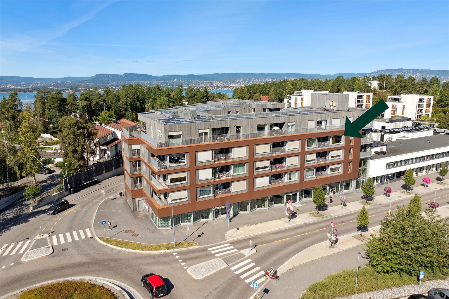 Leiligheten har en meget sentral og attraktiv beliggenhet på Tangenåsen med kort vei til alt!