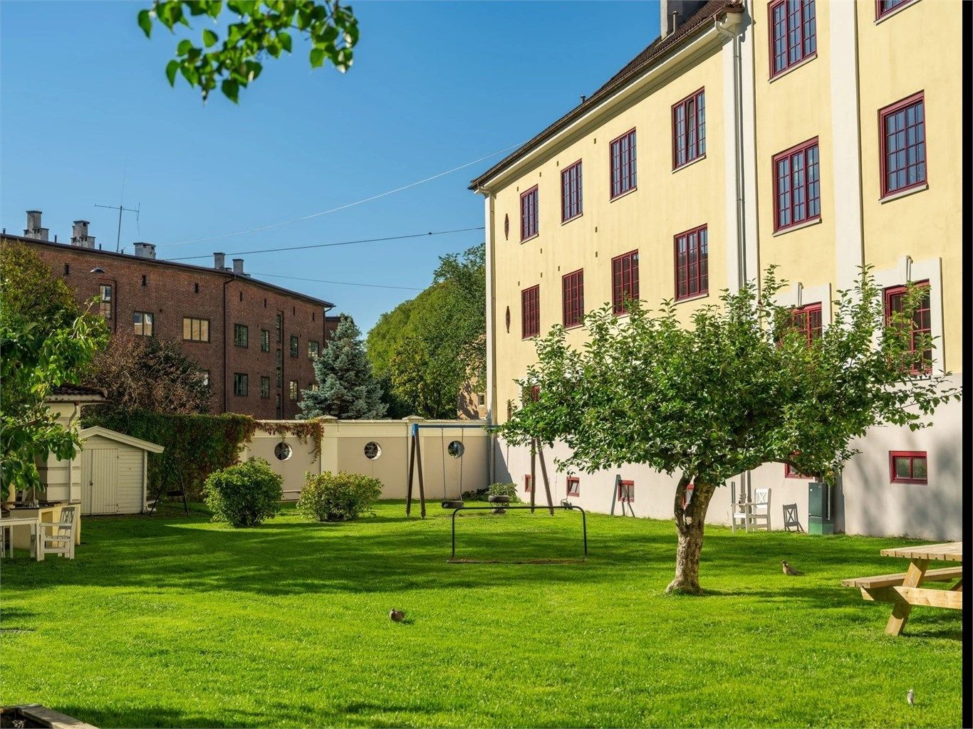 Beliggenheten på populære Bjølsen gir deg et attraktivt og sentralt utgangspunkt, med nærhet til både byliv og grønne omgivelser.