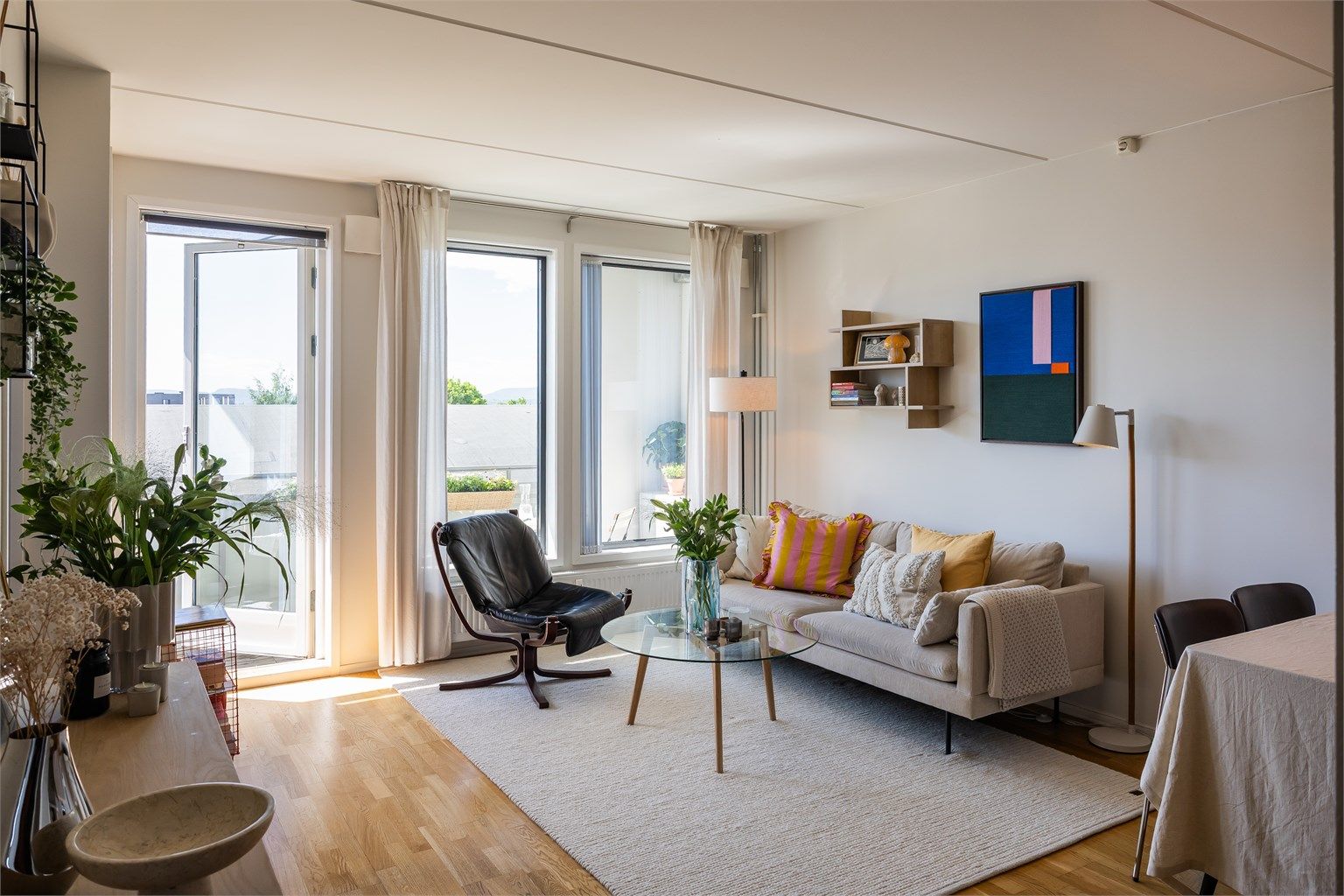 Velkommen til Innspurten 4B - en pen og romslig 2-roms med heisadkomst.