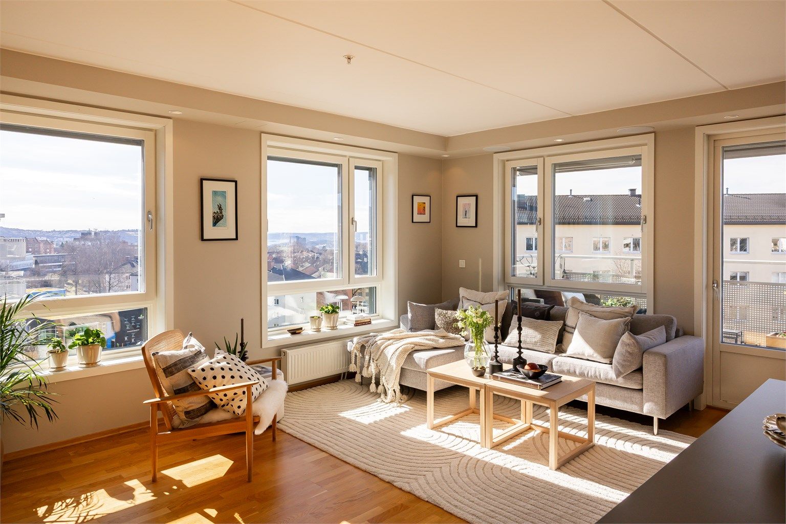 Velkommen til Hans Nordahls gate 82 - Presentert av Eiendomsmegler Krogsveen v/Marcus Blohm! Foto: Anne Andersen / Veronika Moen.