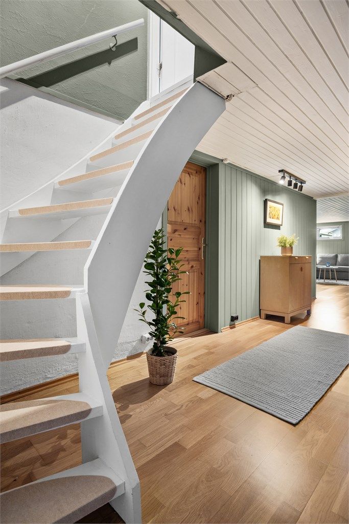 Trapp ned til underetasjen