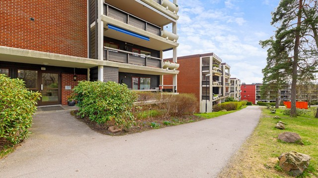 Velholdt inngangsparti og fellesområder. Sameiet består av 218 seksjoner.