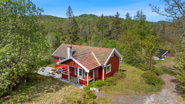 Velkommen til denne koselige fritidsboligen Holmeneveien 53!